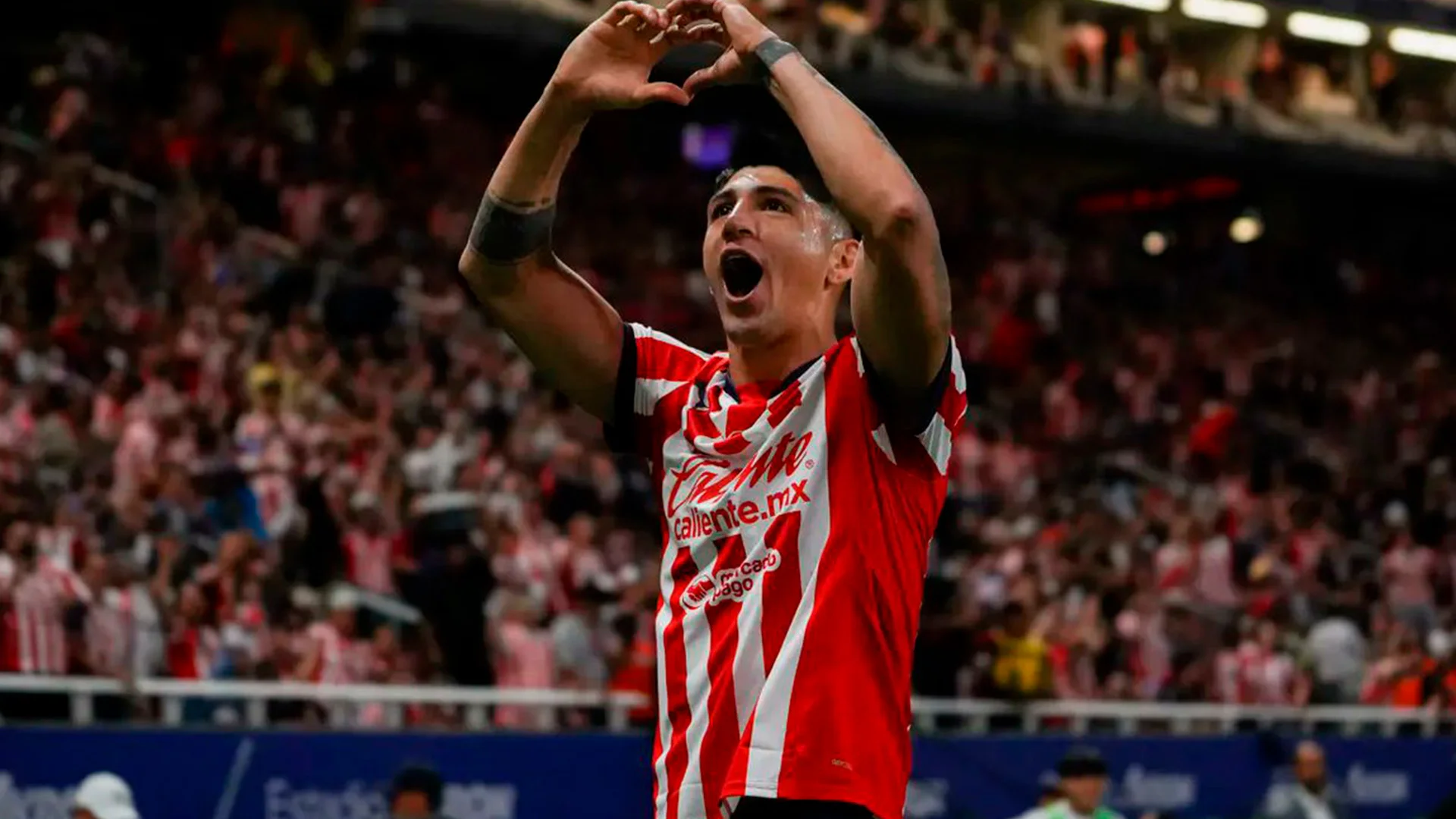 El delantero mexicano estaría muy cerca de sumarse al segundo club regio de su trayectoria profesional