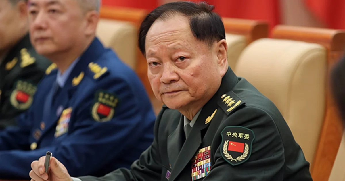 Un general chino Zhang Youxia fue acusado de filtrar información a EU de las armas nucleares del país y de recibir sobornos, según el WSJ