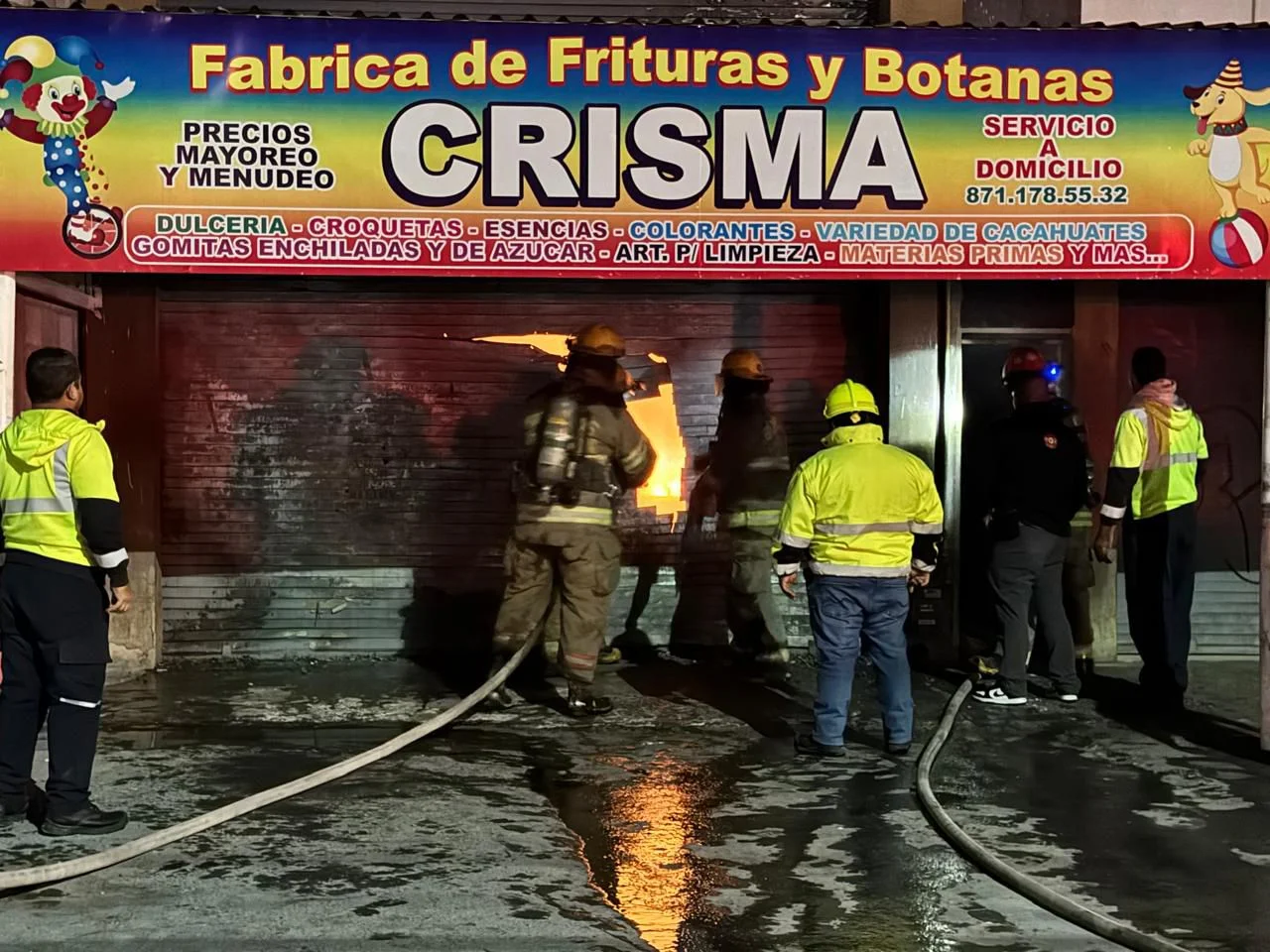 Incendio consume en su totalidad fábrica de frituras en Torreón