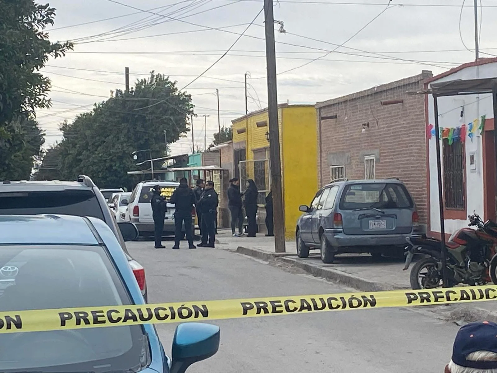 Mujer muere en San Pedro, Coahuila, presuntamente atacada por su hijo. La Fiscalía investiga el caso como feminicidio tras la detención del sospechoso.