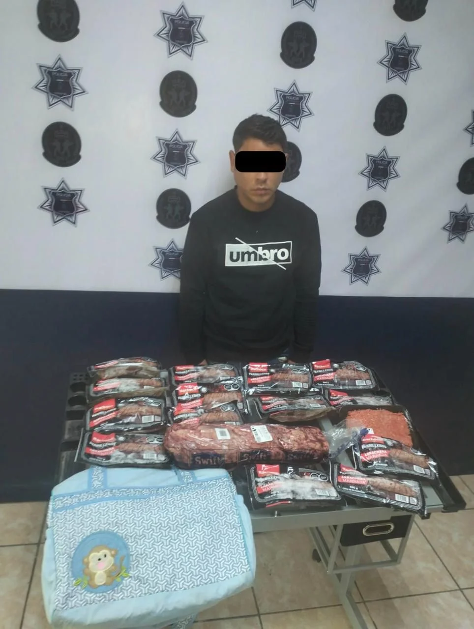 Policía de Torreón detiene a joven por robo a comercio; monto asciende a más de 7 mil pesos