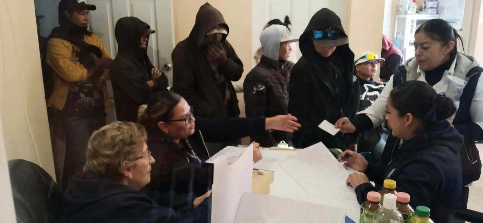 Brigada de salud vacuna a 446 personas en Ceballos, Durango, para prevenir brotes de sarampión e influenza. Acción preventiva en zona de riesgo.