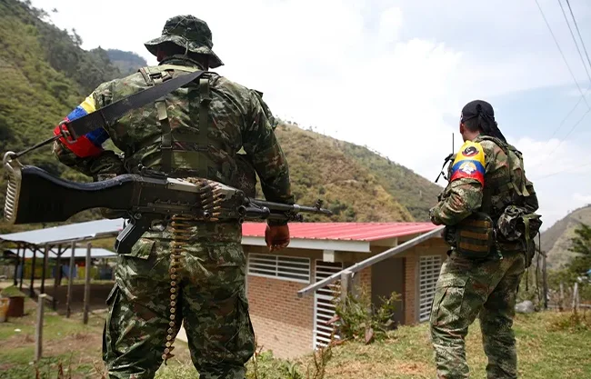Grupos armados crecen un 23% y alcanzan cifra récord de 27,000 integrantes en Colombia