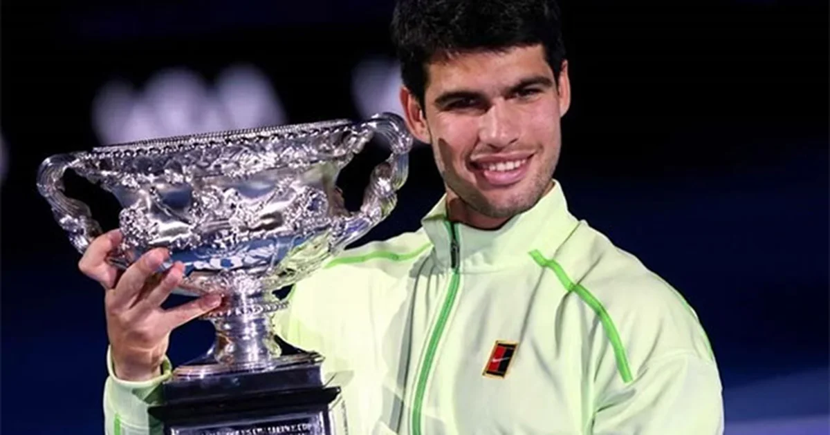 Se estrena Carlos Alcaraz como campeón del Australian Open; vence a Djokovic