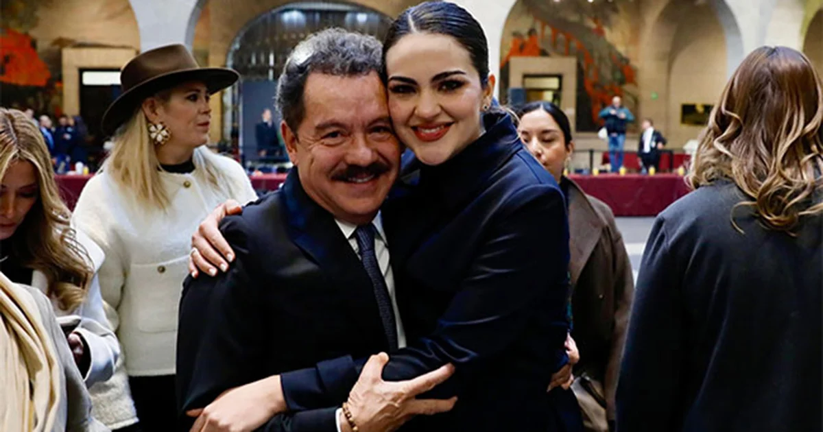 El senador Adán Augusto López Hernández dejó este domingo la presidencia de la Junta de Coordinación Política del Senado