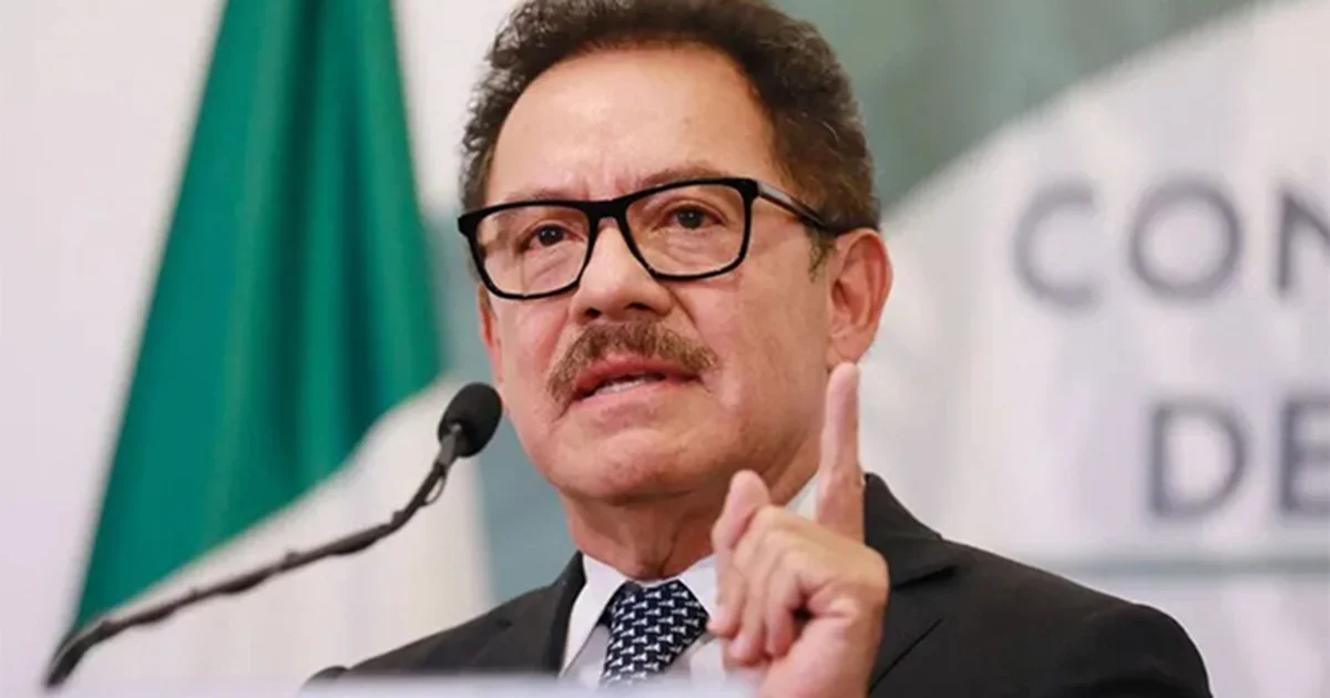 El nuevo líder de la bancada guinda tiene una amplia trayectoria legislativa