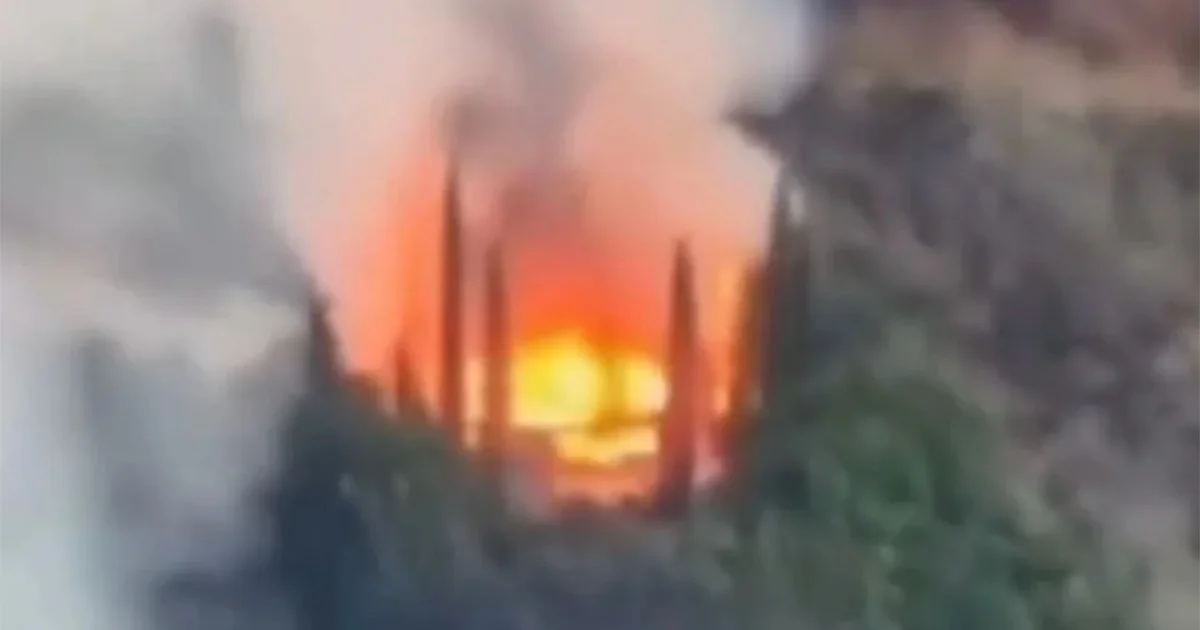 Un rancho presuntamente propiedad de 'El Guano', hermano del 'Chapo' Guzmán, fue atacado en Badiraguato, Sinaloa, según reportes locales.