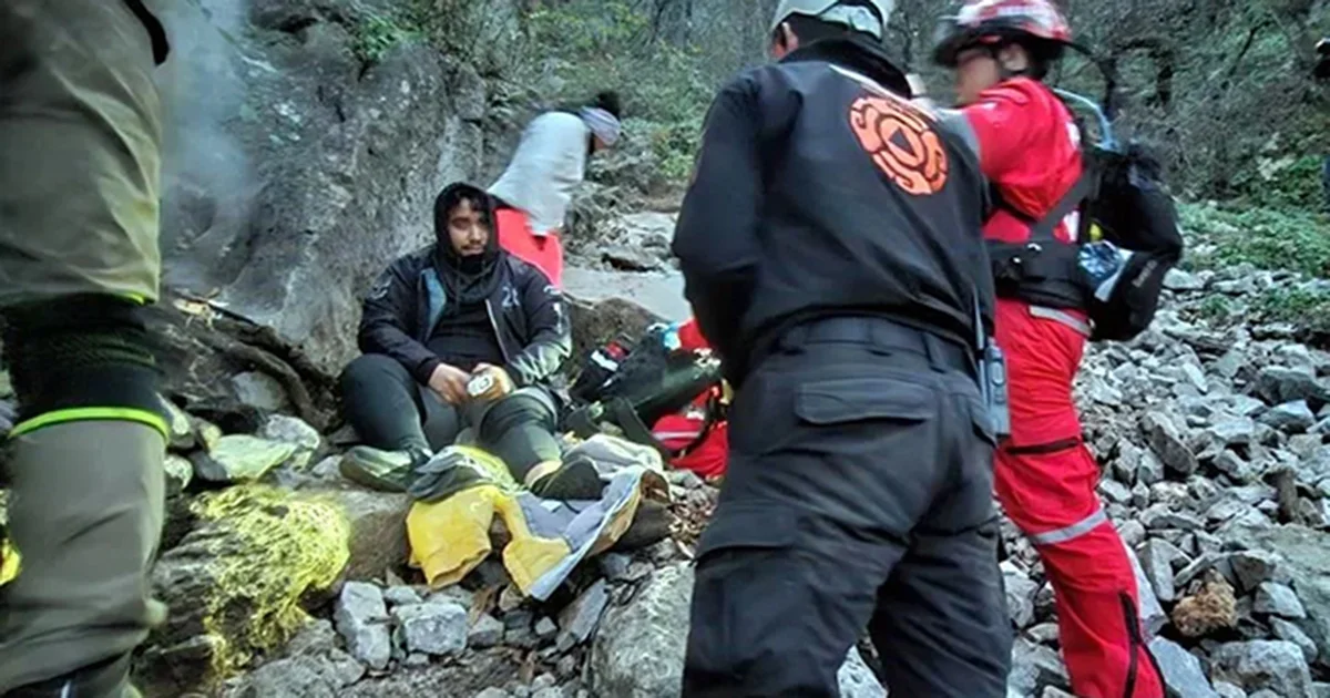 Rescatan a senderista lesionado en el Cerro de Las Mitras tras pasar la noche en la montaña