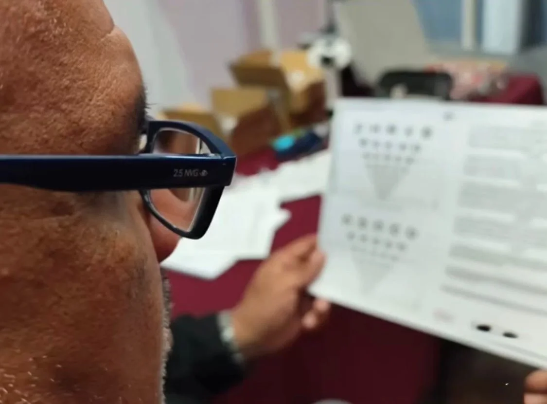 Alergias oculares por clima desértico en La Laguna generan astigmatismo, especialmente en niños, por falta de atención oportuna.