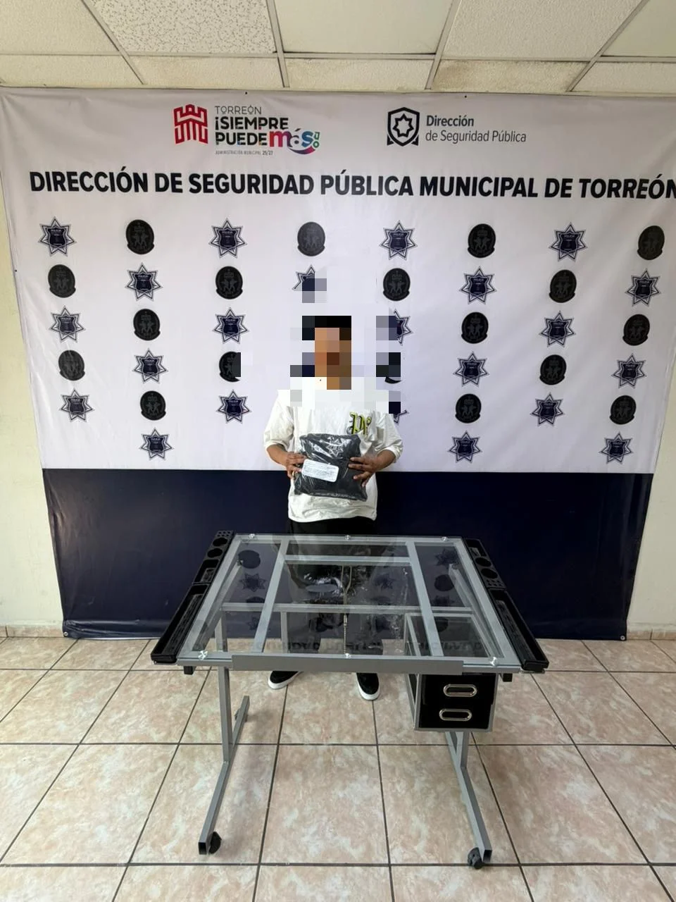 Detienen a hombre que se hacía pasar por policía en Torreón