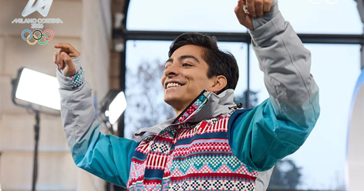 Donovan Carrillo luce el uniforme olímpico mexicano en pasarela de Milán