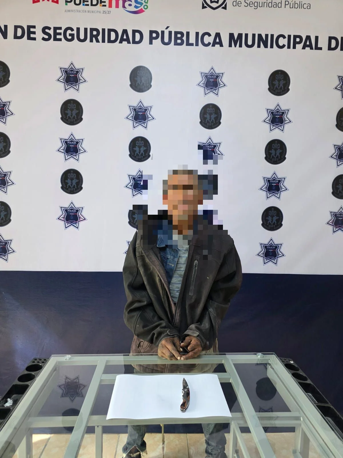 No le venden pan, se enoja y trata de navajear a empleados en Torreón... Cae detenido