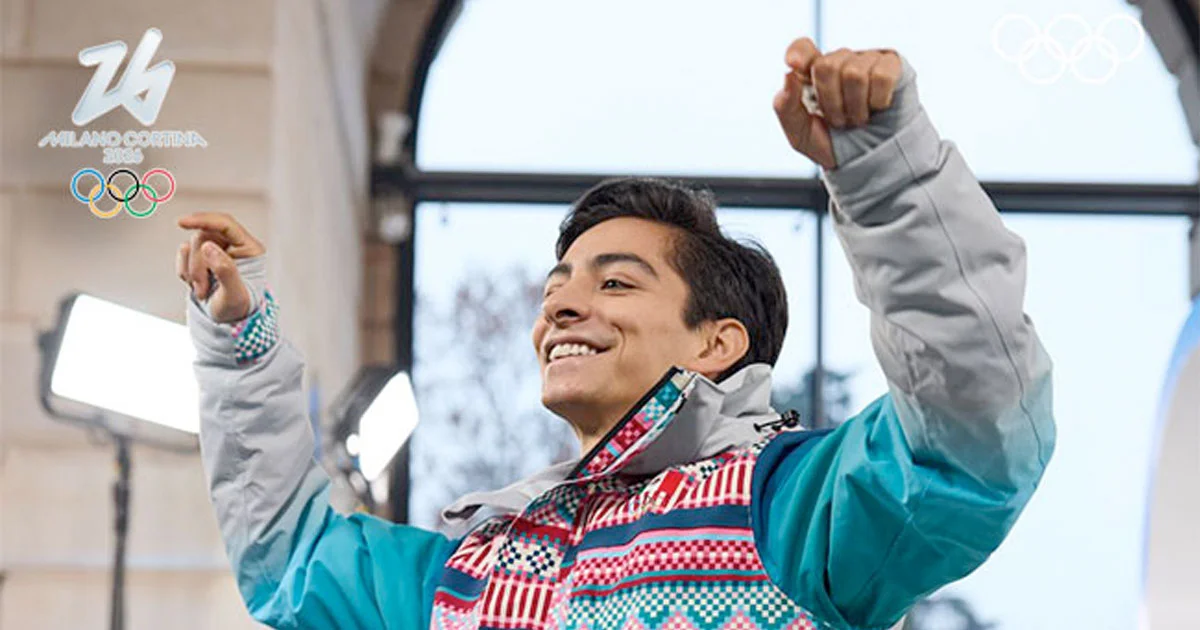 Donovan Carrillo luce el uniforme olímpico mexicano en pasarela de Milán
