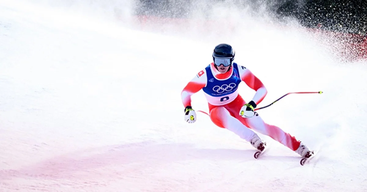 Superó en el podio a dos italianos, Giovanni Franzoni y Dominik Paris, mientras que el otro suizo Marco Odermatt terminó en cuarto lugar
