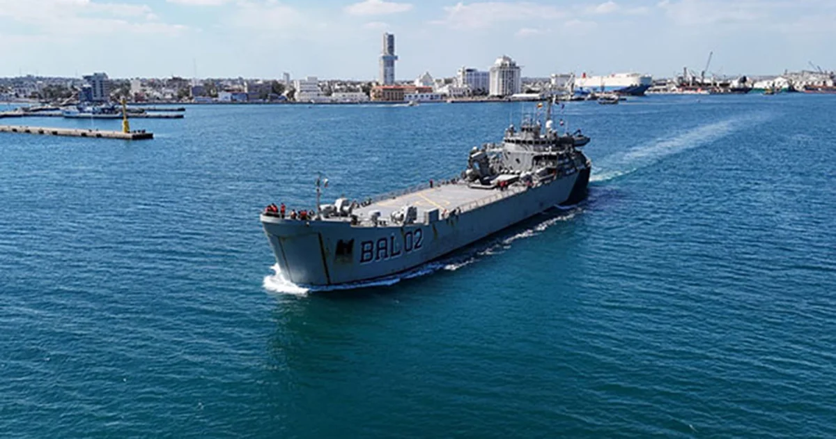 Dos barcos militares partieron de México este domingo dentro de los esfuerzos de la presidenta Sheinbaum