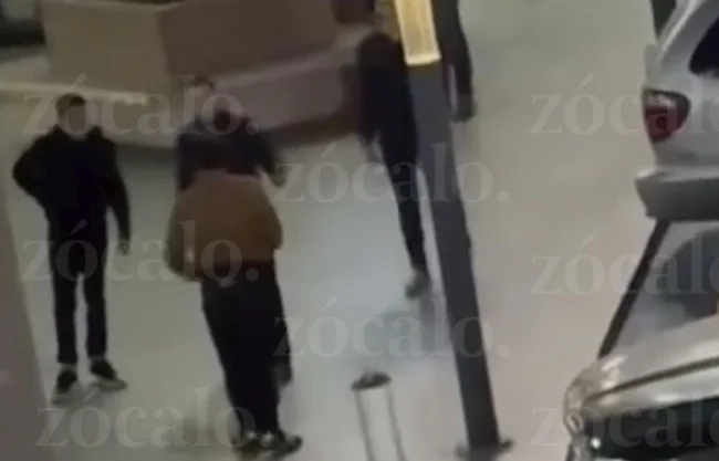 Fue durante este fin de semana que se viralizó un video donde se observa el momento en que un joven es atacado con un bate en el establecimiento