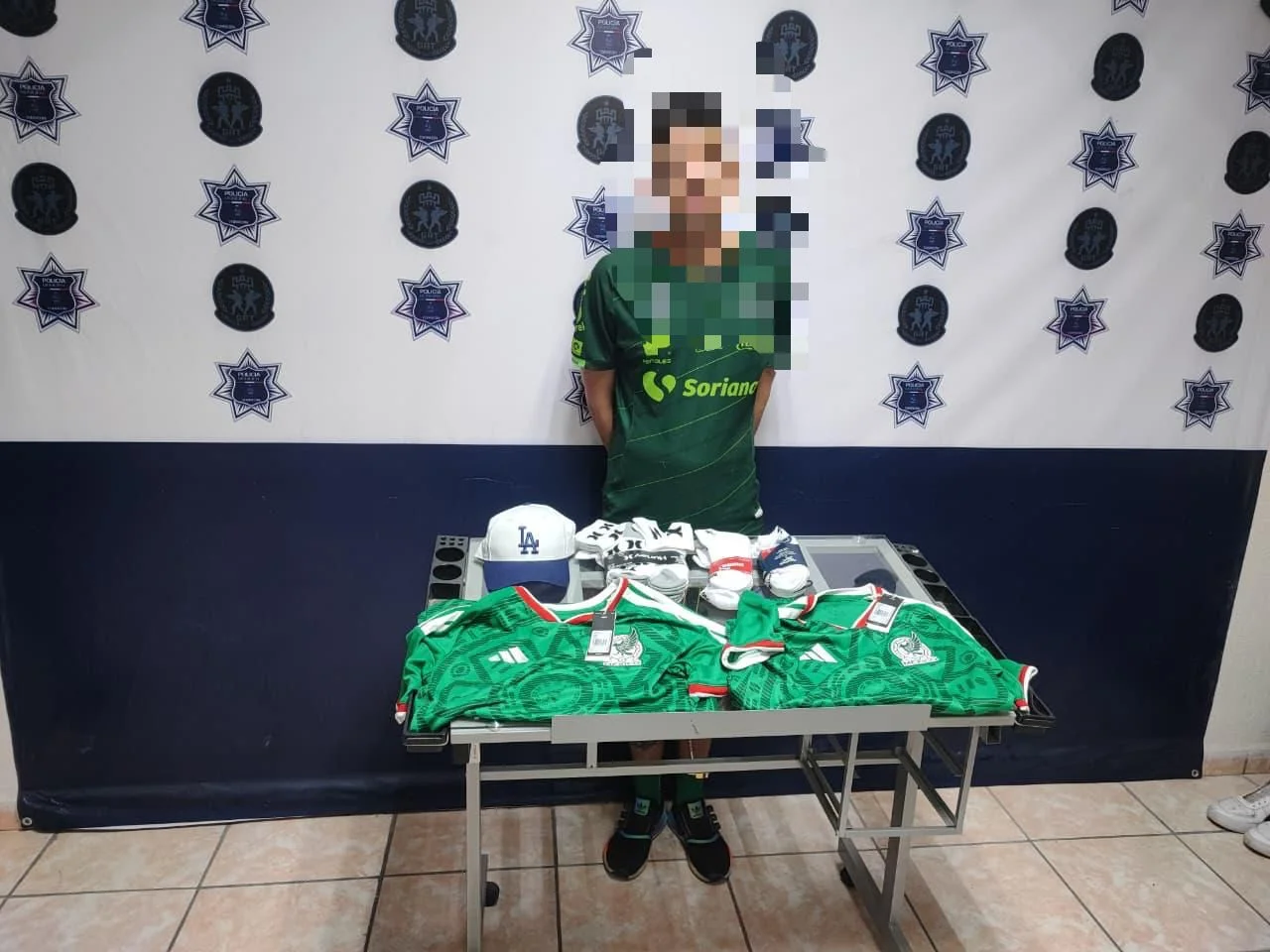 Detienen a hombre por robar mercancía de tienda departamental en Torreón