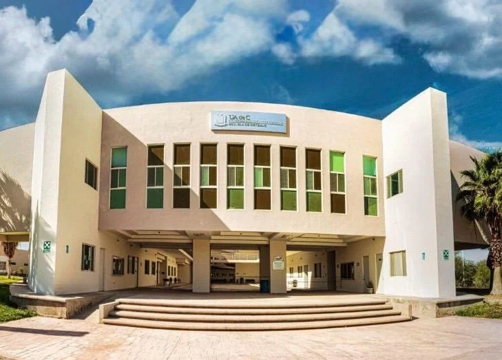 UAdeC abre inscripciones para carreras tecnológicas clave en su Escuela de Sistemas, formando profesionales para la transformación digital e industria regional.