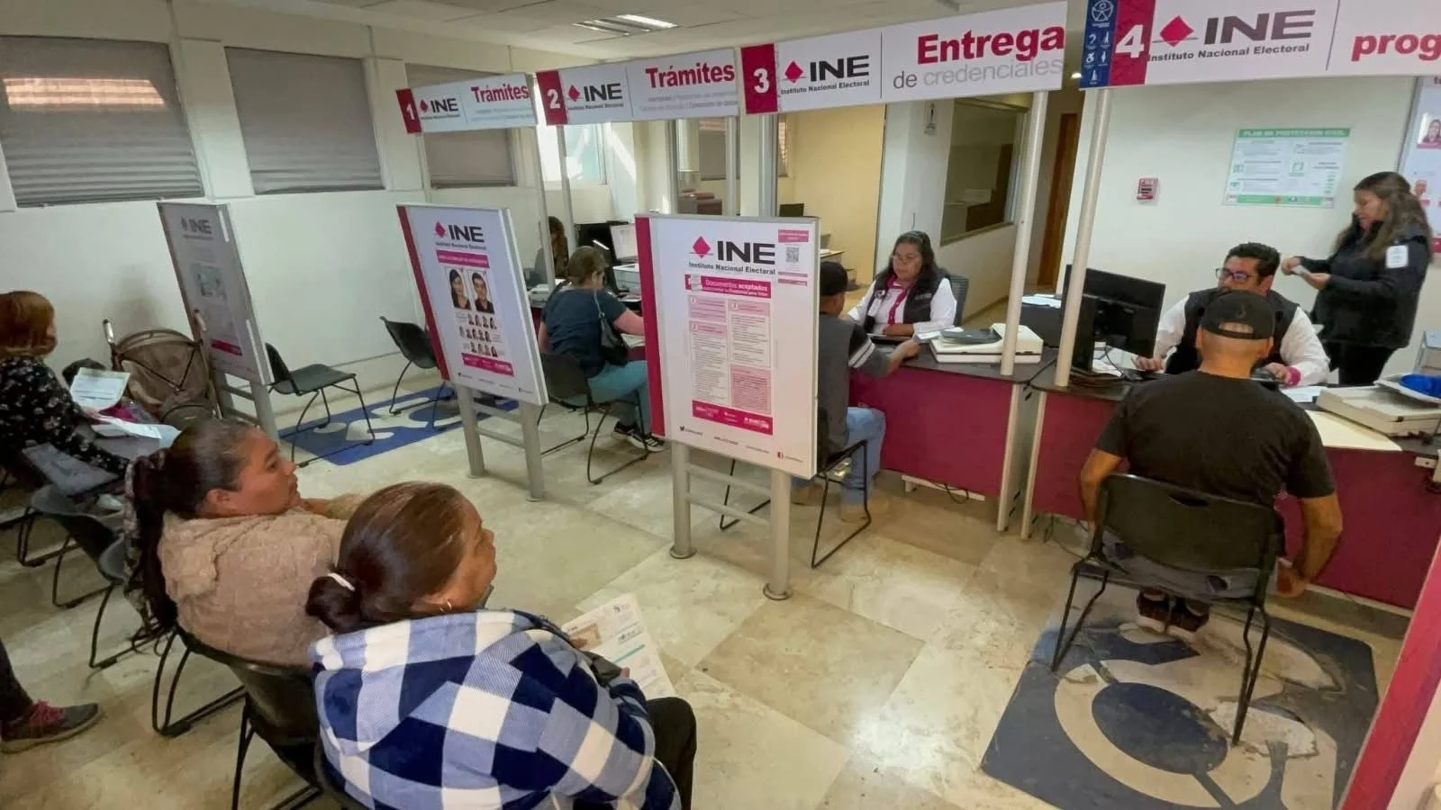 7,693 coahuilenses actualizaron su INE en jornada extendida de 16 horas, clave para el proceso electoral 2025-2026.