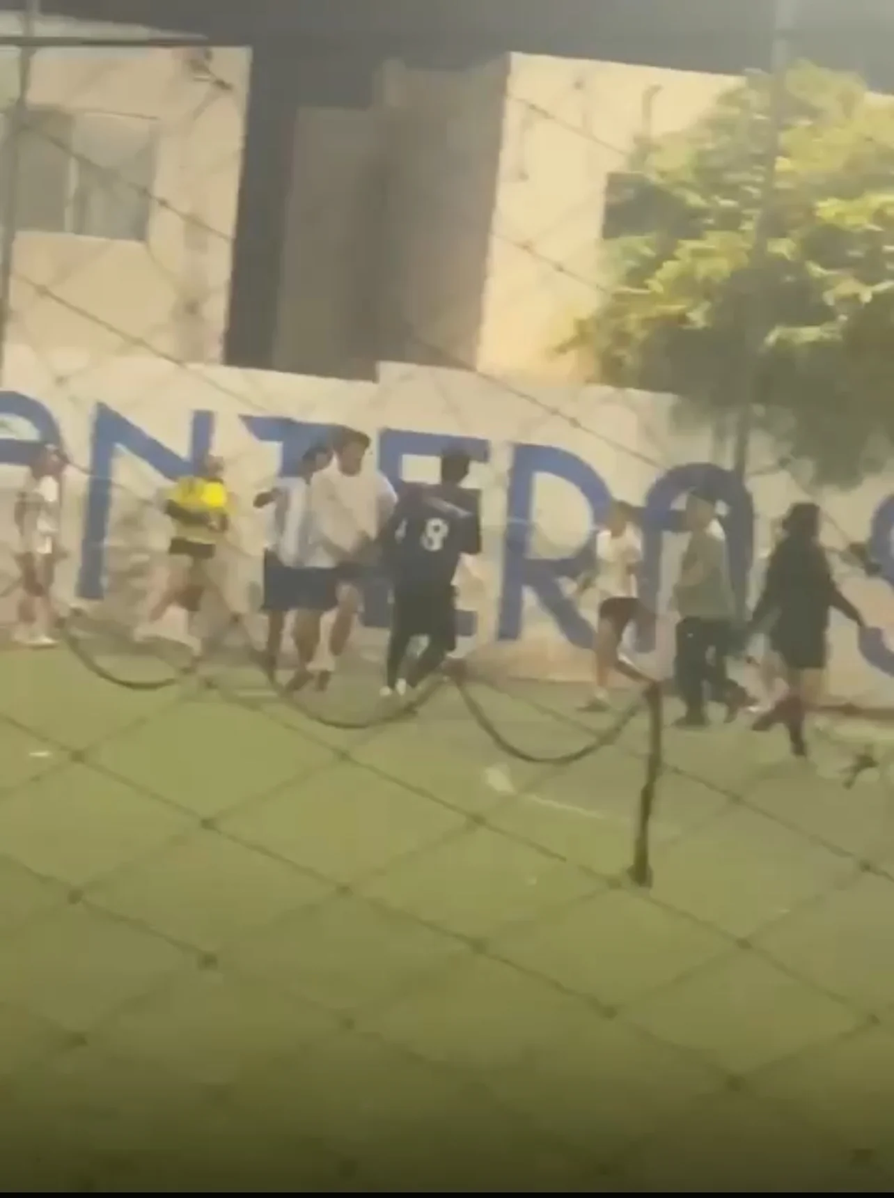 Nueva riña en cancha de futbol uruguayo de Torreón suma a la ola de violencia en espacios deportivos de la ciudad. Nueve detenidos.