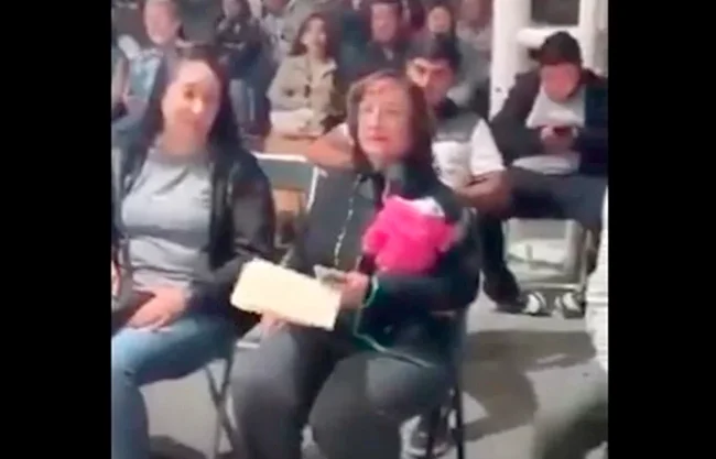 Renuncia regidora en Jalisco exhibida con mono araña