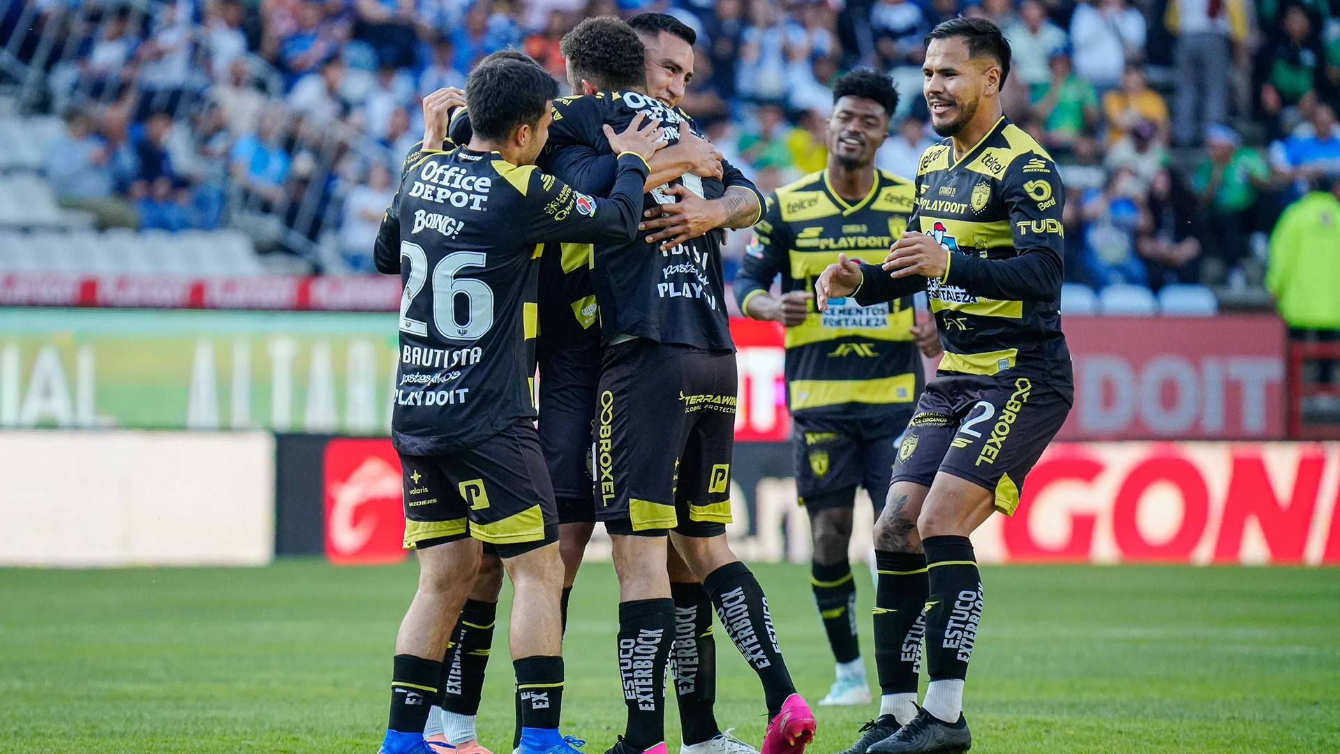 Pachuca aprovechó su localía para imponerse y romper la racha invicta de Cocca