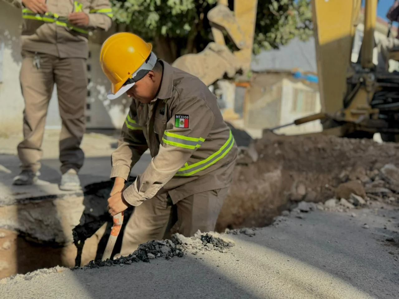 SIMAS Torreón inicia reposición de 200 metros de red sanitaria en colonia Ampliación Los Ángeles. Obra durará 20 días y mejorará el servicio.