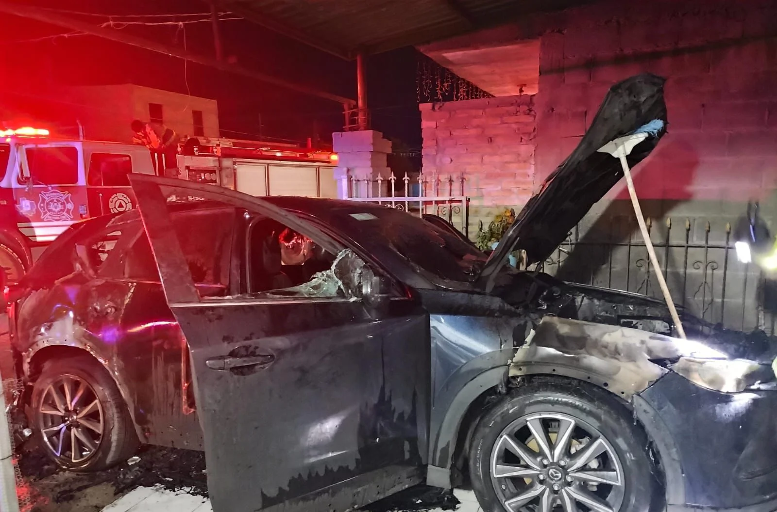 Incendio consume camioneta en el ejido Urquizo de San Pedro