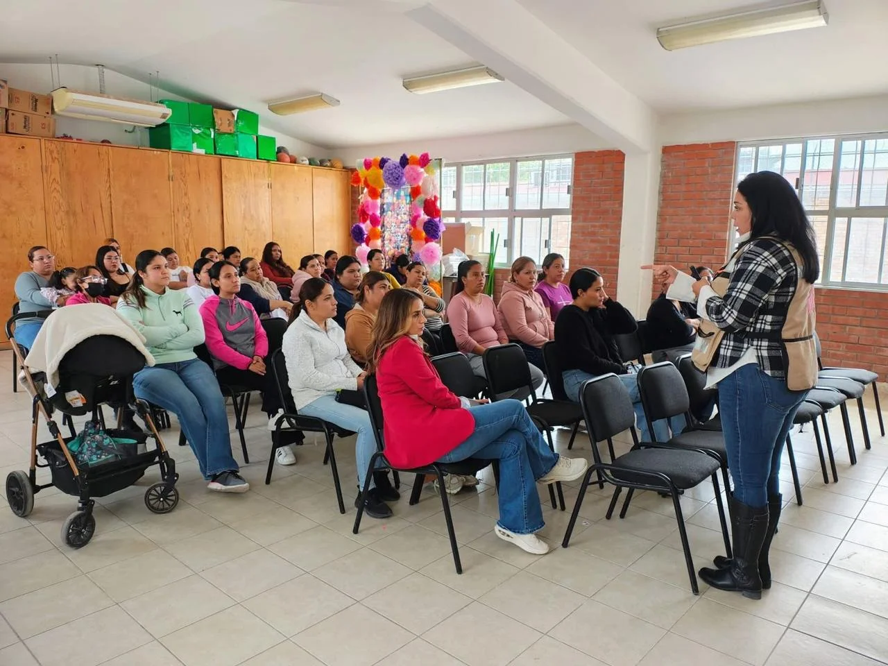 El IMM de Torreón lleva información y apoyo directo a colonias para prevenir y atender la violencia contra las mujeres, con pláticas y orientación especializada.