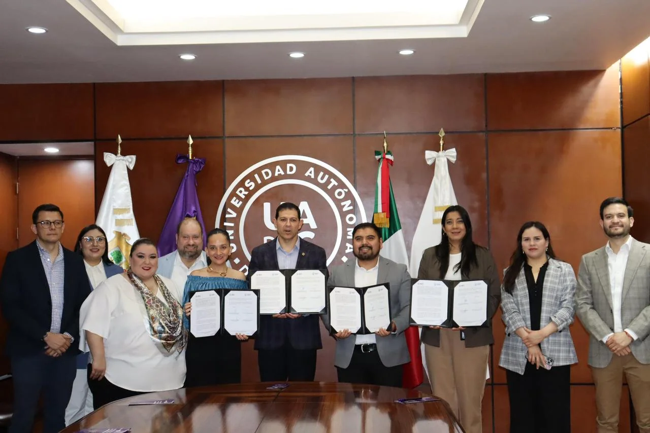 IEC y UAdeC firman convenio para promover educación cívica y participación juvenil de cara al proceso electoral local 2025-2026 en Coahuila.