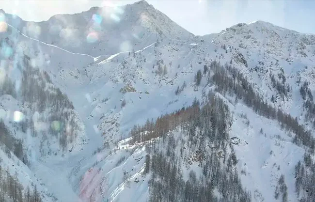 Avalancha en Castle Peak, California deja a varios esquiadores desaparecidos