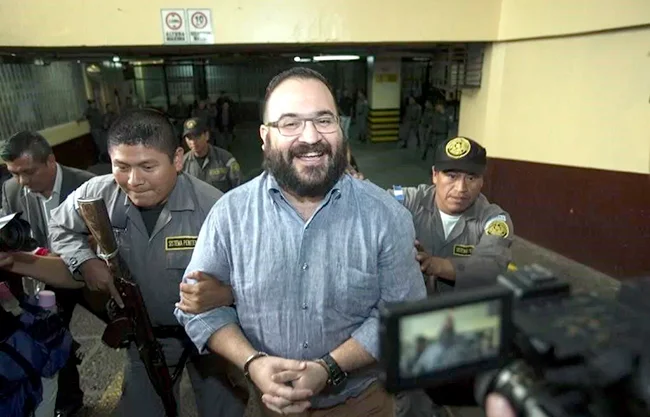 Vinculan a proceso a Javier Duarte por desvío de 5 mdp