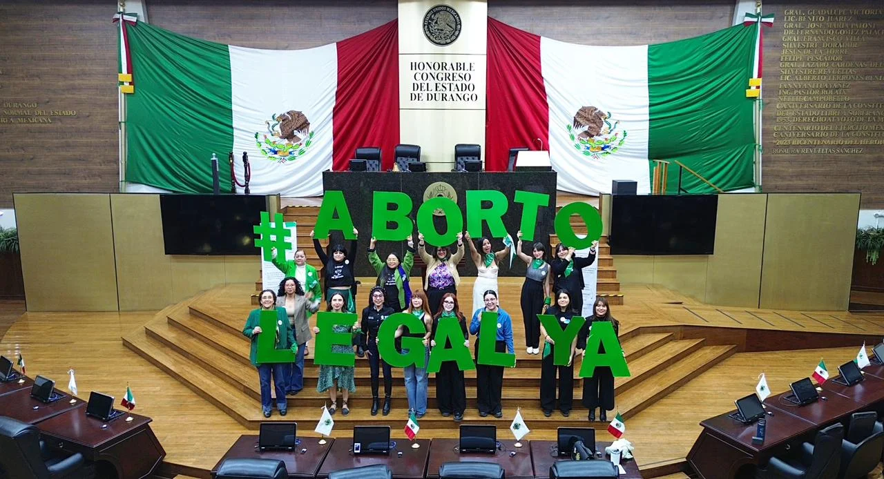 Congreso de Durango incumple mandato judicial para despenalizar el aborto, pese a orden federal. Colectivas exigen acción.