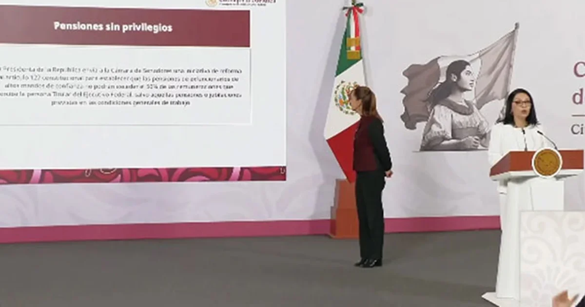De acuerdo con la reforma, las pensiones no podrán exceder el 50 por ciento de las remuneraciones que recibe el titular del Ejecutivo federal