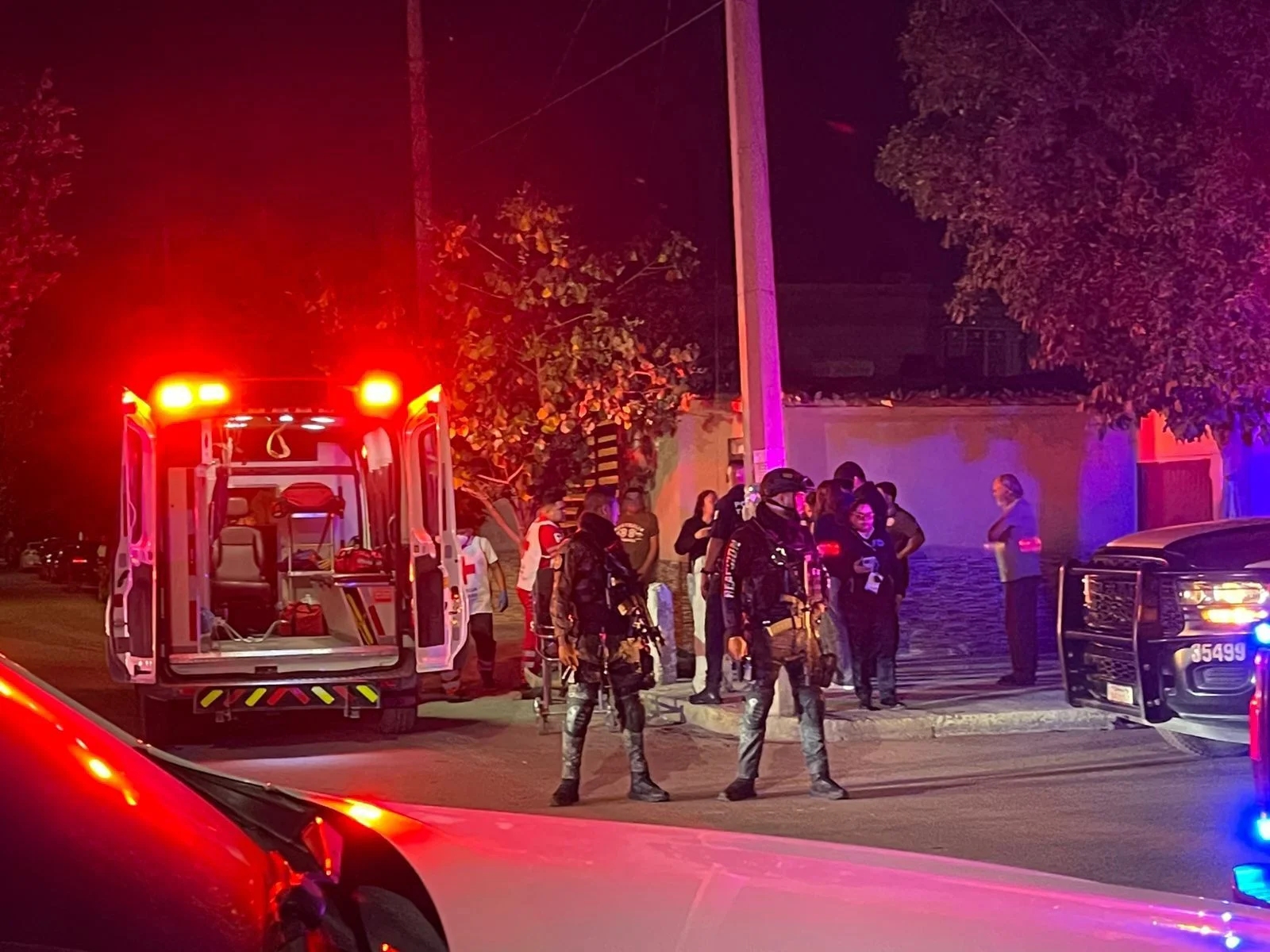 Persecución policial en Torreón deja a adolescente motociclista gravemente lesionado tras choque.