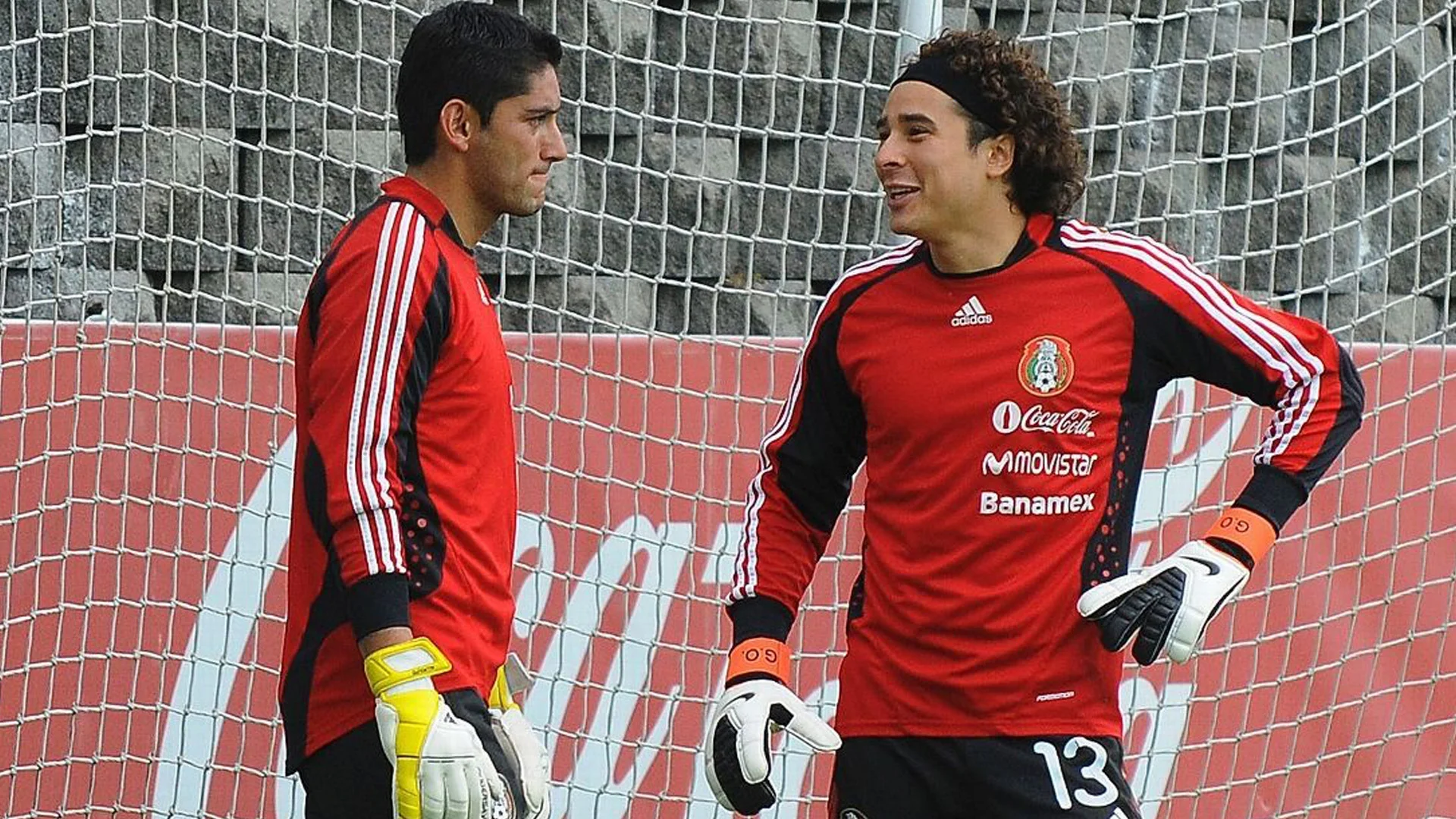Catorce años después, un exintegrante del cuerpo técnico del Tri destapó que un directivo de la FMF quiso imponer a Ochoa en Londres 2012