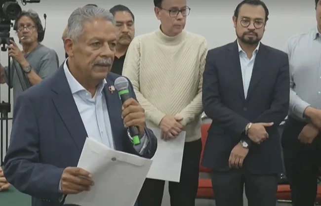 Tereso Medina registra planilla rumbo al Congreso Nacional de la CTM
