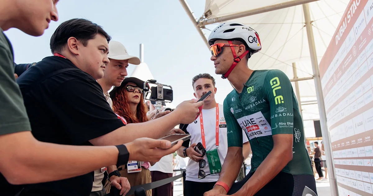 El italiano Jonathan Milan (Lidl-Trek) logra su segunda victoria consecutiva en el UAE Tour al imponerse en el esprint de la quinta etapa. Antonio Tiberi sigue líder.