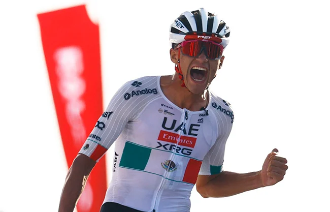 Isaac del Toro dio el golpe más importante de su temporada en la etapa reina del UAE Tour 2026