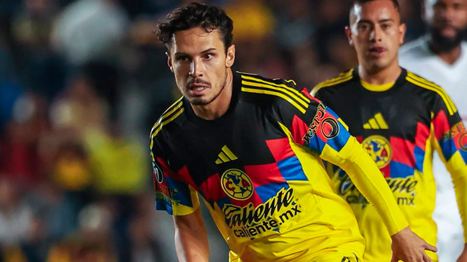 Se estrenó como goleador con la camiseta azulcrema, aunque su peculiar festejo no tuvo la misma recepción que su anotación