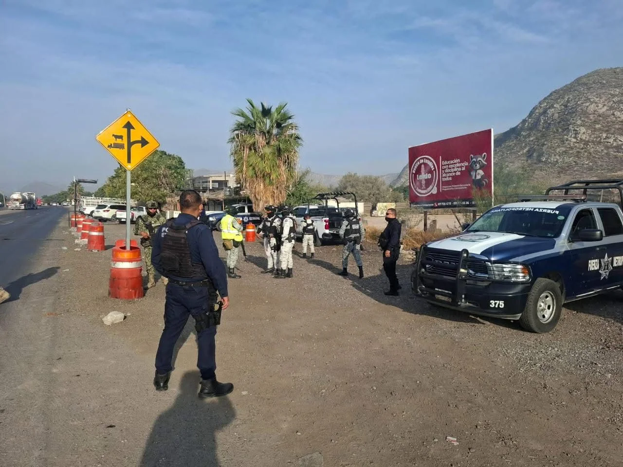 Durango refuerza seguridad en sus fronteras tras disturbios en Jalisco. Autoridades reportan normalidad y vigilancia permanente en el estado.