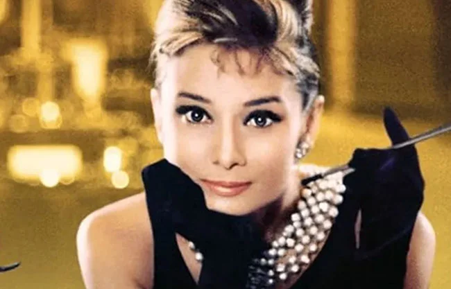 Una película narrará el proceso detrás de 'Breakfast at Tiffany’s'; Lily Collins dará vida a Audrey Hepburn