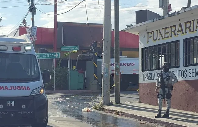 Femsa reveló que desde ayer ha registrado más de 200 incidentes en sus tiendas Oxxo y estaciones de carga de combustible debido a narcobloqueos y otros actos de violencia