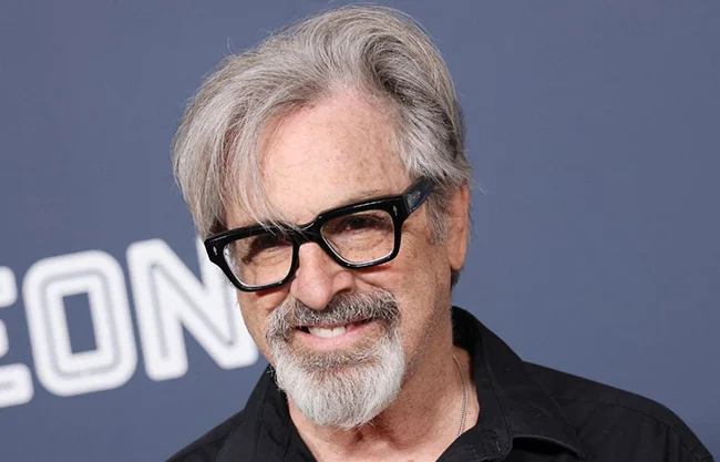 El actor Robert Carradine, conocido por papeles en filmes y series clásicas como Revenge of the Nerds y The Long Riders, falleció este lunes a los 71 años tras tomar su propia vida, según confirmó el portal Deadline