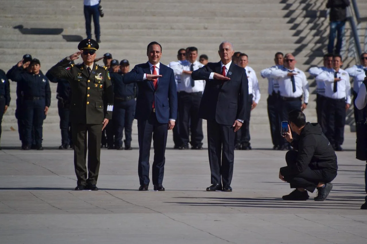 Manolo Jiménez reafirma compromiso con la seguridad y reconoce labor del Ejército en el Día de la Bandera