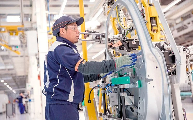 Gobernador afirma que Coahuila mantiene atractivo para inversión extranjera pese al contexto nacional; empresas reactivan proyectos en la entidad.