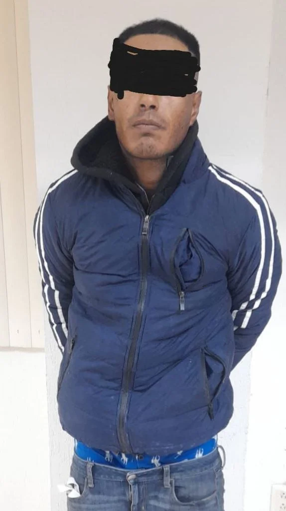 Policías municipales detiene a dos personas cuando intentaban abrir vehículos en Dunas del Oriente en Torreón