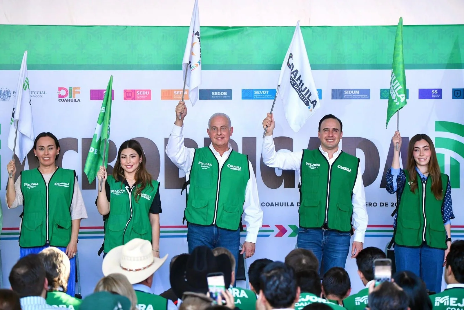 Manolo Jiménez encabeza macrobrigada de Mejora Coahuila en La Concha