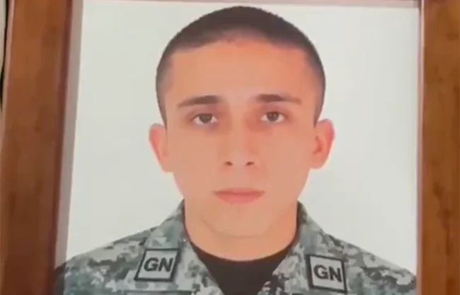José Andrés, originario de Tabasco, regresó a su tierra natal envuelto en la bandera mexicana y con los más altos honores militares