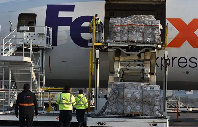 FedEx devolverá a clientes los rembolsos que reciba por revocación de aranceles de Trump